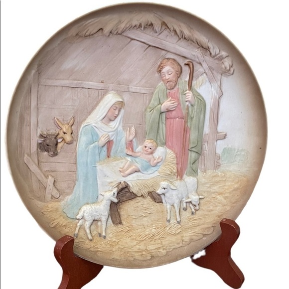 NATIVITY plate with wood plate stand.  Pottery 7.5” diameter - Picture 1 of 4